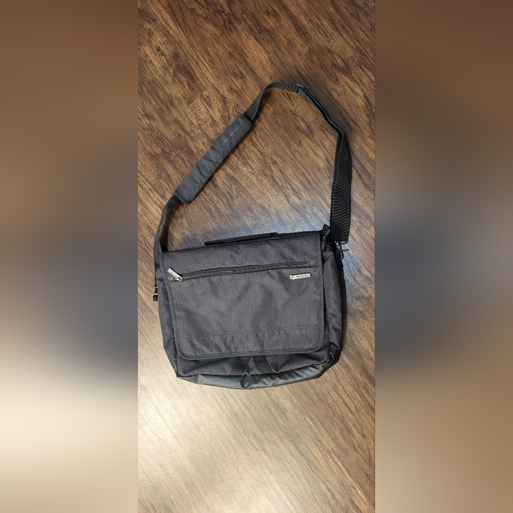 Samsonite Modern Utility Laptop Messenger Bag